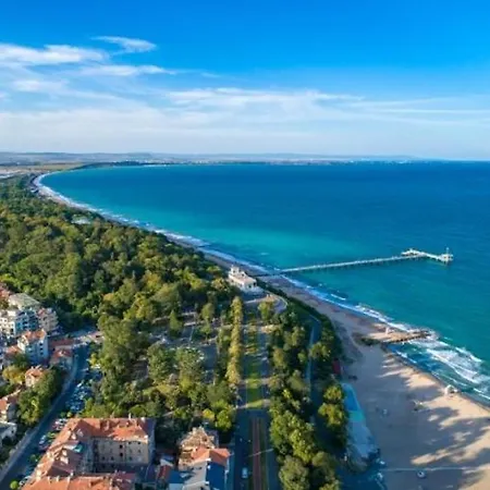 Flower Street Provides With Free Wifi, Air Conditioning Sluneční pobřeží