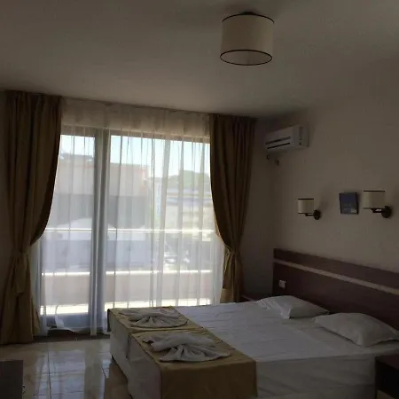 Flower Street Provides With Free Wifi, Air Conditioning Sluneční pobřeží