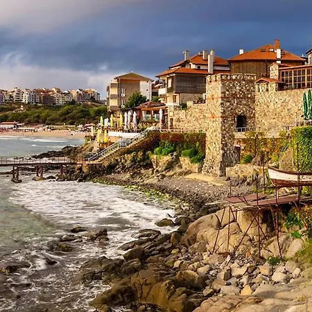 Flower Street Provides With Free Wifi, Air Conditioning * Слънчев бряг