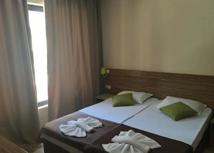 Flower Street Provides With Free Wifi, Air Conditioning Casa de Férias Sunny Beach