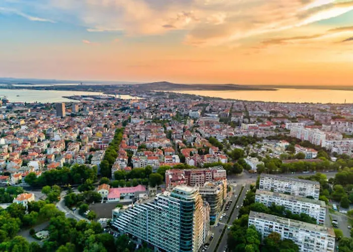 Flower Street Provides With Free Wifi, Air Conditioning * Sunny Beach