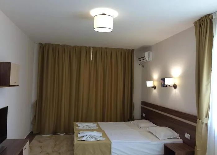 Flower Street Provides With Free Wifi, Air Conditioning